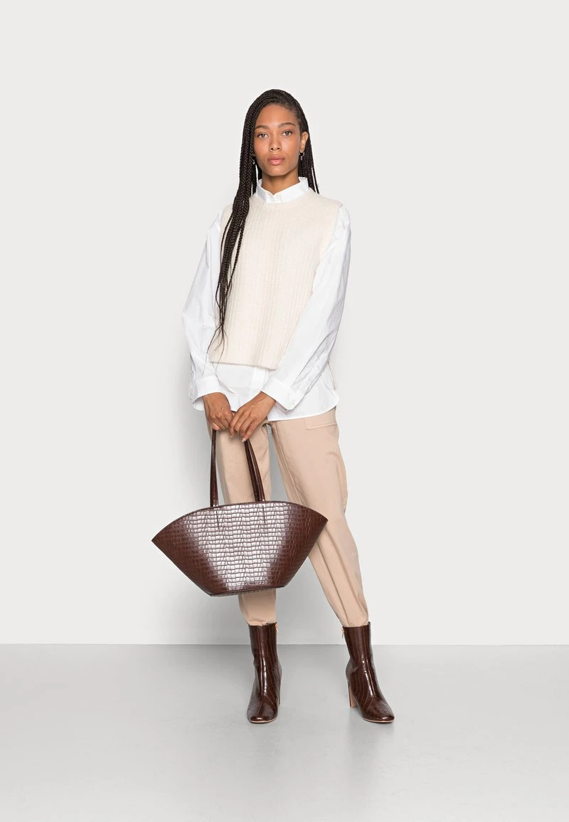 Marc O'Polo SLEEVELESS - Strickpullover - Chalky Sand | Damen 2 Marc O'Polo SLEEVELESS - Strickpullover - Chalky Sand | Damen – Bild 2