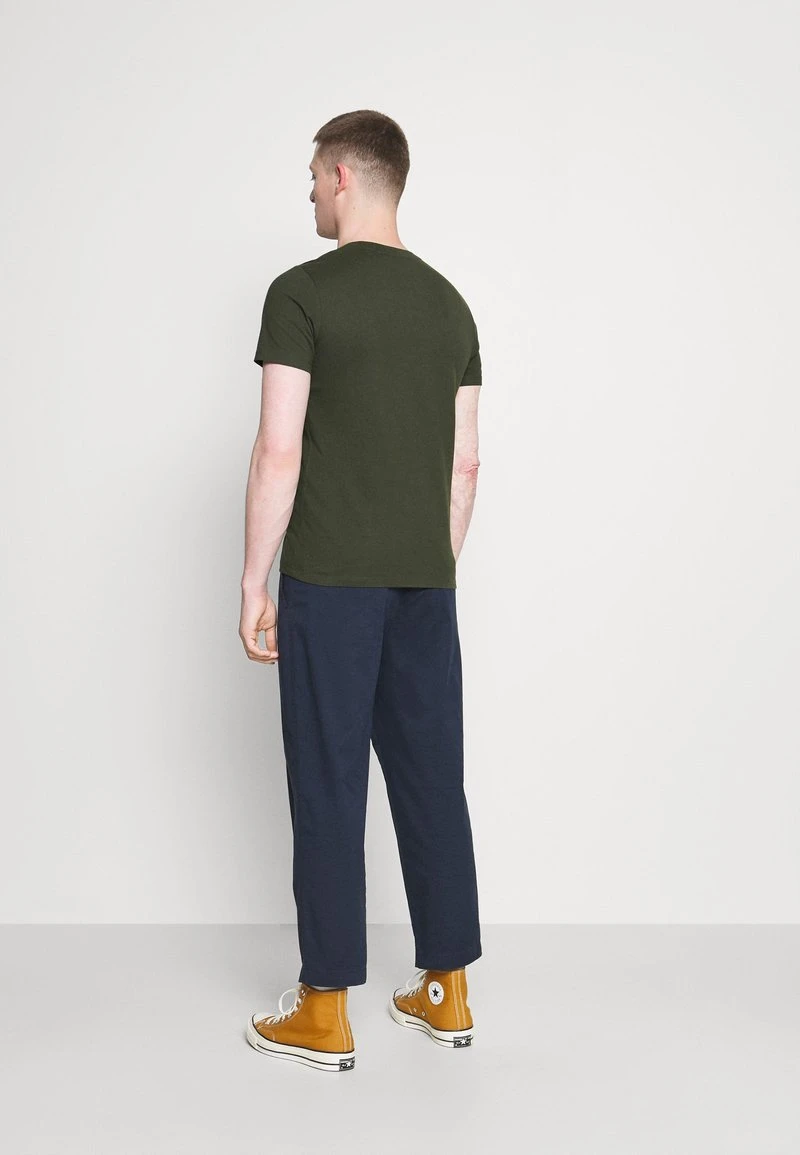 Marc O'Polo Herren SHORT SLEEVE CREW NECK ARTWORK ON CHEST - T-Shirt Print - Burnt Leaf 3 Marc O'Polo Herren SHORT SLEEVE CREW NECK ARTWORK ON CHEST - T-Shirt Print - Burnt Leaf – Bild 3