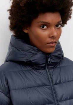 Marc O'Polo Damen RECYCLED NO, RECYCLED COMPONENTS, SORONA FILLIN - Wintermantel - Midnight Blue 8 Marc O'Polo Damen RECYCLED NO, RECYCLED COMPONENTS, SORONA FILLIN - Wintermantel - Midnight Blue -Marc O'Polo Verkäufe 25895a92ba1041fd874b68d3e834430f