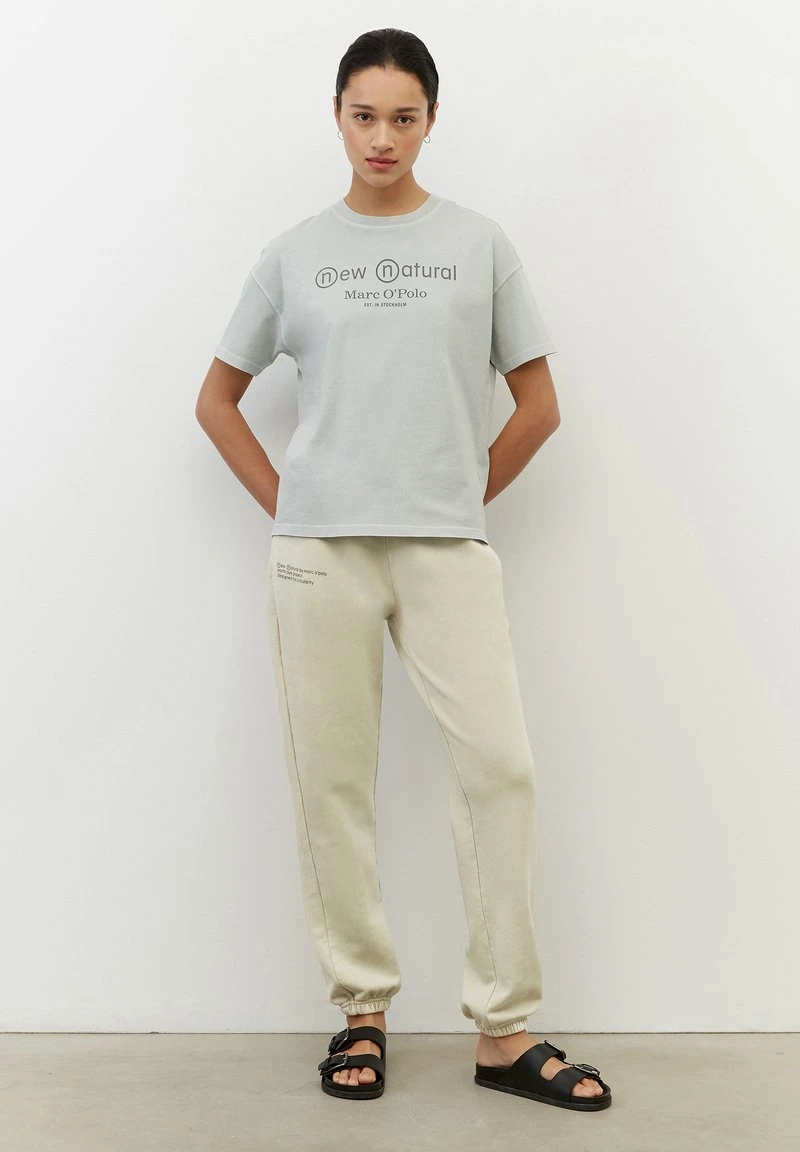 Marc O'Polo MIT ERDPIGMENTEN GEFÄRBT - T-Shirt Print - Morning Dew | Damen 2 Marc O'Polo MIT ERDPIGMENTEN GEFÄRBT - T-Shirt Print - Morning Dew | Damen – Bild 2