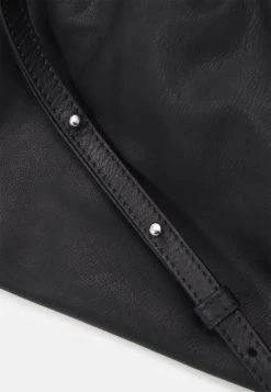 Marc O'Polo Damen STINE - Umhängetasche - Black 8 Marc O'Polo Damen STINE - Umhängetasche - Black -Marc O'Polo Verkäufe 2cf55a36c61240ae978bc4cddb8fd98c