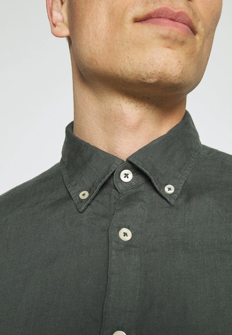 Marc O'Polo BUTTON DOWN SHORT SLEEVE - Hemd - Mangrove | Herren 5 Marc O'Polo BUTTON DOWN SHORT SLEEVE - Hemd - Mangrove | Herren – Bild 5