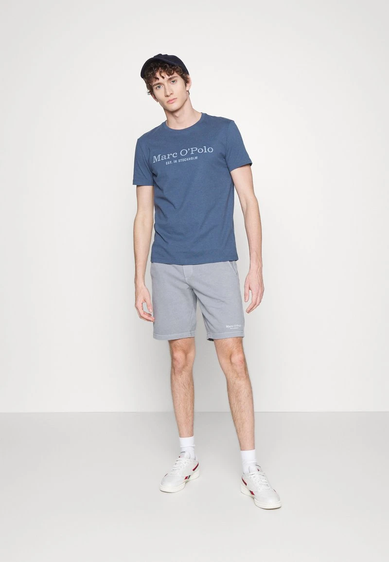 Marc O'Polo SHORT SLEEVE ROUND NECK CLASSIC - T-Shirt Print - Moon Stone | Herren 2 Marc O'Polo SHORT SLEEVE ROUND NECK CLASSIC - T-Shirt Print - Moon Stone | Herren – Bild 2