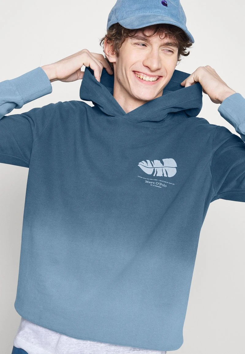 Marc O'Polo LONG SLEEVE DIP DYE PRINT ON CHEST - Kapuzenpullover - Blue | Herren 4 Marc O'Polo LONG SLEEVE DIP DYE PRINT ON CHEST - Kapuzenpullover - Blue | Herren – Bild 4