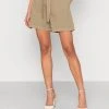 Marc O'Polo PAPERBAG STYLE, WIDE LEG - Shorts - Hazy Forest | Damen