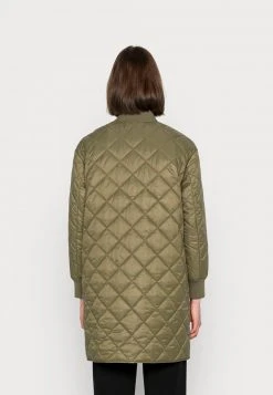 Marc O'Polo Damen COAT DIAMOND QUILTING FRONT ZIPPER WITH PRESSBUTTONS - Kurzmantel - Olive Grove -Marc O'Polo Verkäufe 4c8a11426d4a40f18b98e9772fe40086