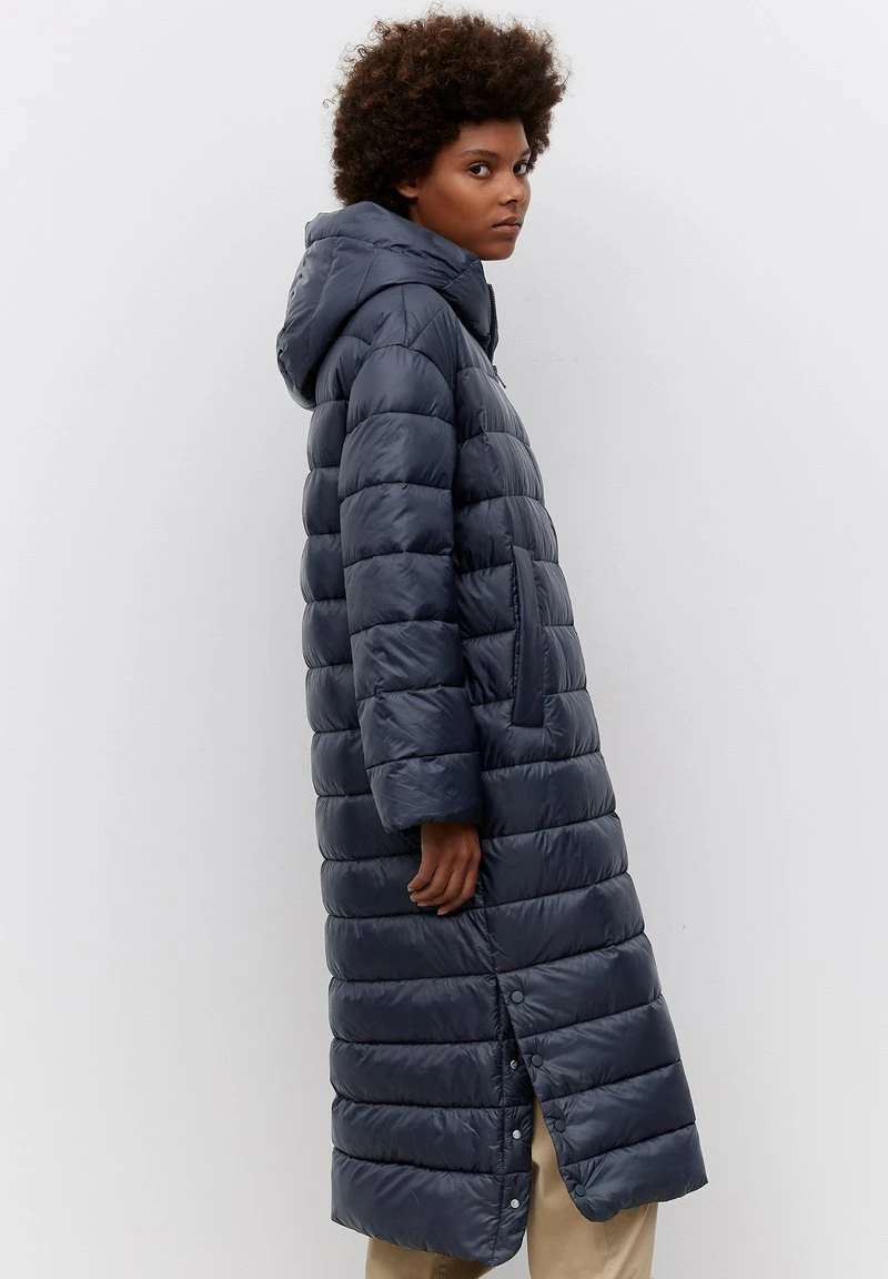 Marc O'Polo Damen RECYCLED NO, RECYCLED COMPONENTS, SORONA FILLIN - Wintermantel - Midnight Blue 4 Marc O'Polo Damen RECYCLED NO, RECYCLED COMPONENTS, SORONA FILLIN - Wintermantel - Midnight Blue – Bild 4