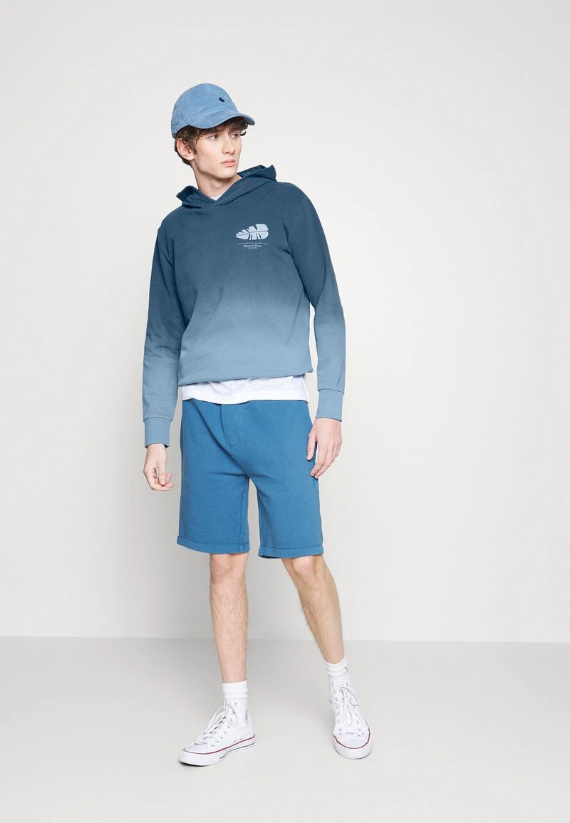 Marc O'Polo LONG SLEEVE DIP DYE PRINT ON CHEST - Kapuzenpullover - Blue | Herren 2 Marc O'Polo LONG SLEEVE DIP DYE PRINT ON CHEST - Kapuzenpullover - Blue | Herren – Bild 2