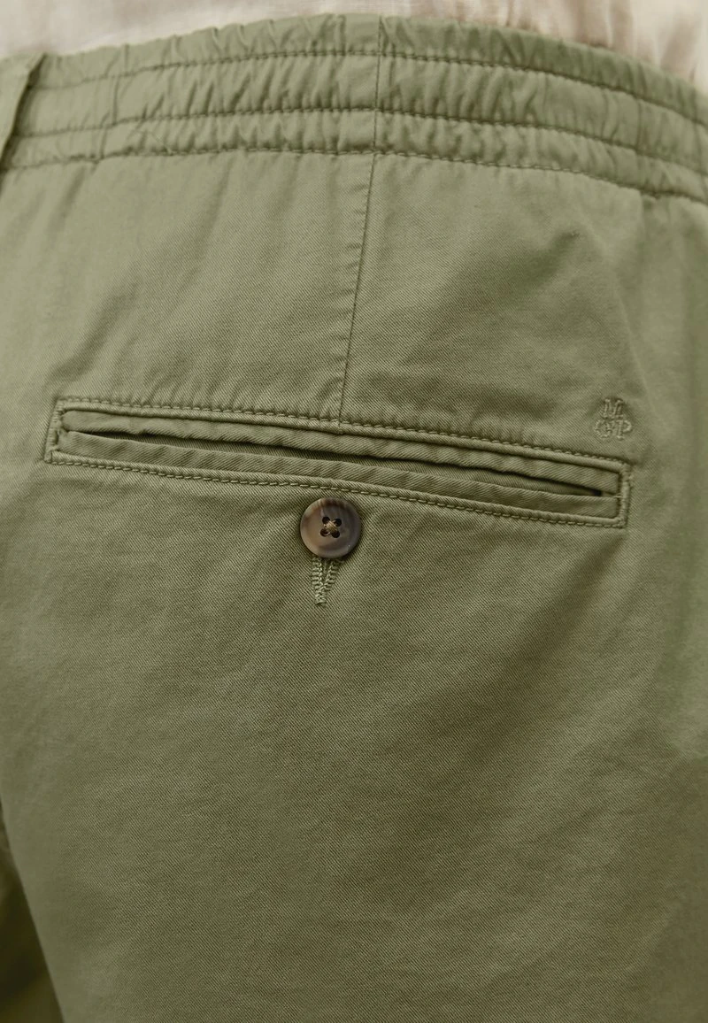 Marc O'Polo EKSJÖ - Shorts - Olive | Herren 6 Marc O'Polo EKSJÖ - Shorts - Olive | Herren – Bild 6