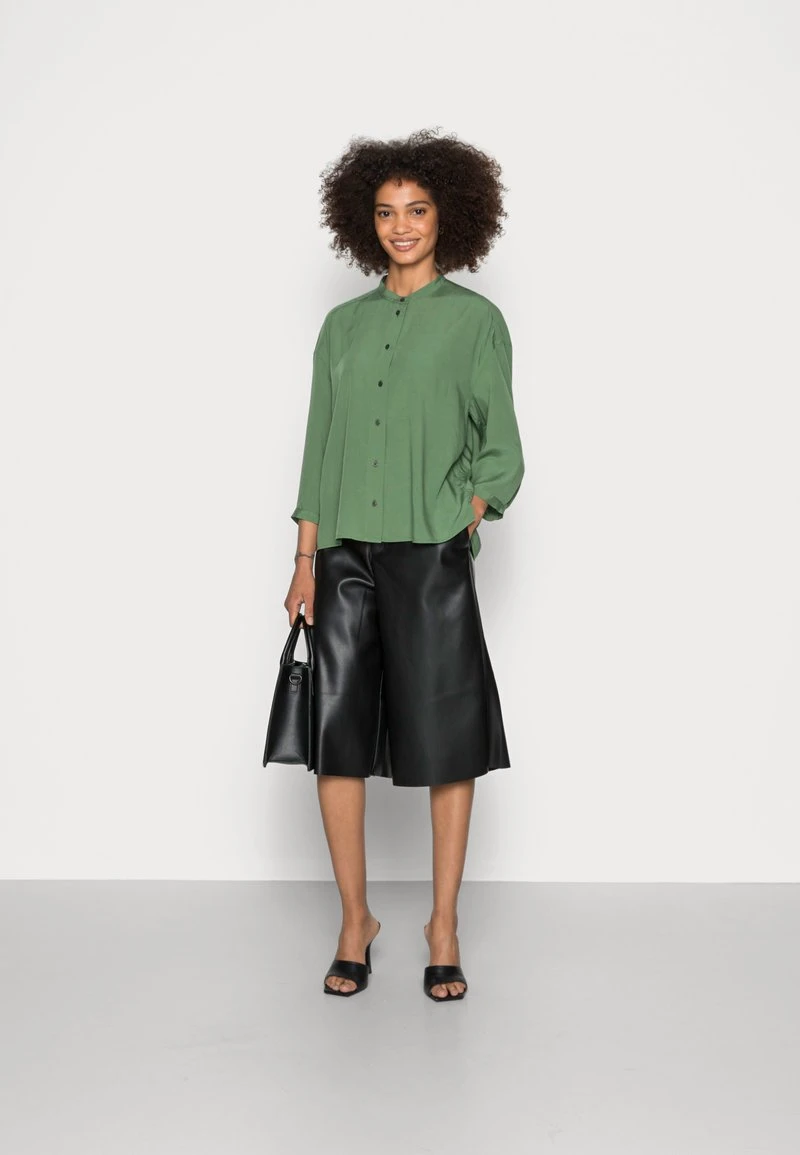 Marc O'Polo BLOUSE STAND UP COLLAR BUTTON THROUGH - Bluse - Meadow Grass | Damen 2 Marc O'Polo BLOUSE STAND UP COLLAR BUTTON THROUGH - Bluse - Meadow Grass | Damen – Bild 2