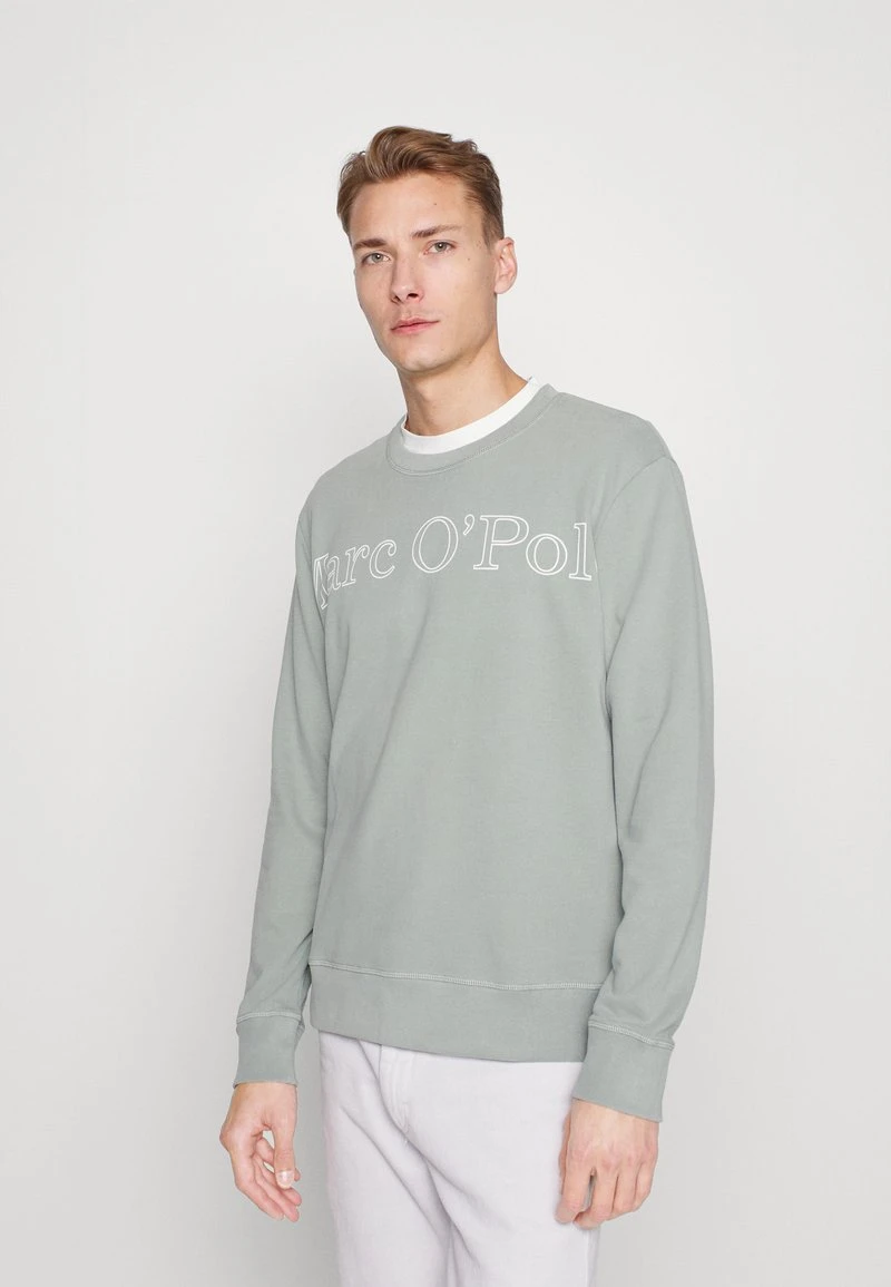 Marc O'Polo CREW NECK LONG SLEEVE - Sweatshirt - Fermented Fern | Herren 1 Marc O'Polo CREW NECK LONG SLEEVE - Sweatshirt - Fermented Fern | Herren