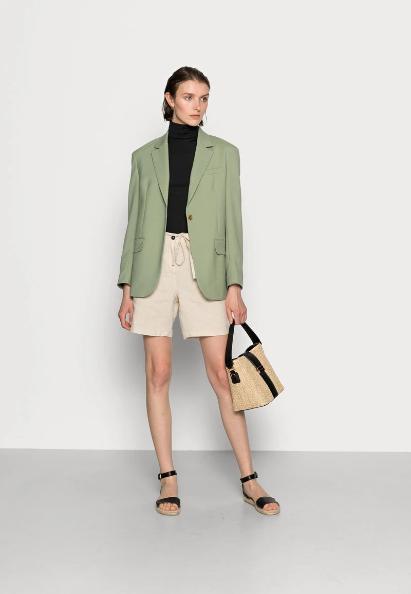 Marc O'Polo STRAIGHT FIT MEDIUM RISE REGULAR LEG - Shorts - Summer Taupe | Damen 2 Marc O'Polo STRAIGHT FIT MEDIUM RISE REGULAR LEG - Shorts - Summer Taupe | Damen – Bild 2