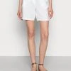 Marc O'Polo STRAIGHT FIT MEDIUM RISE REGULAR LEG - Shorts - White | Damen