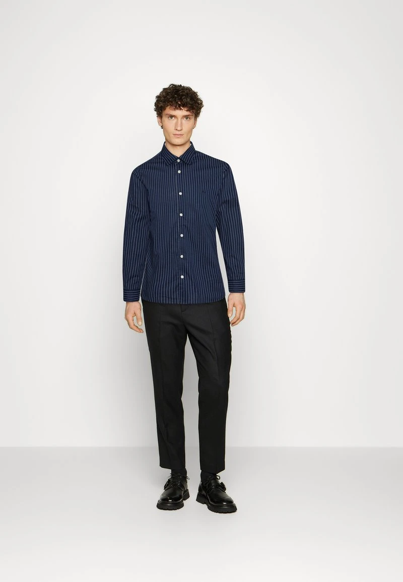 Marc O'Polo KENT COLLAR LONG SLEEVE SHAPED FIT WITHOUT BACKDARTS - Hemd - Multi/dark Navy | Herren 2 Marc O'Polo KENT COLLAR LONG SLEEVE SHAPED FIT WITHOUT BACKDARTS - Hemd - Multi/dark Navy | Herren – Bild 2