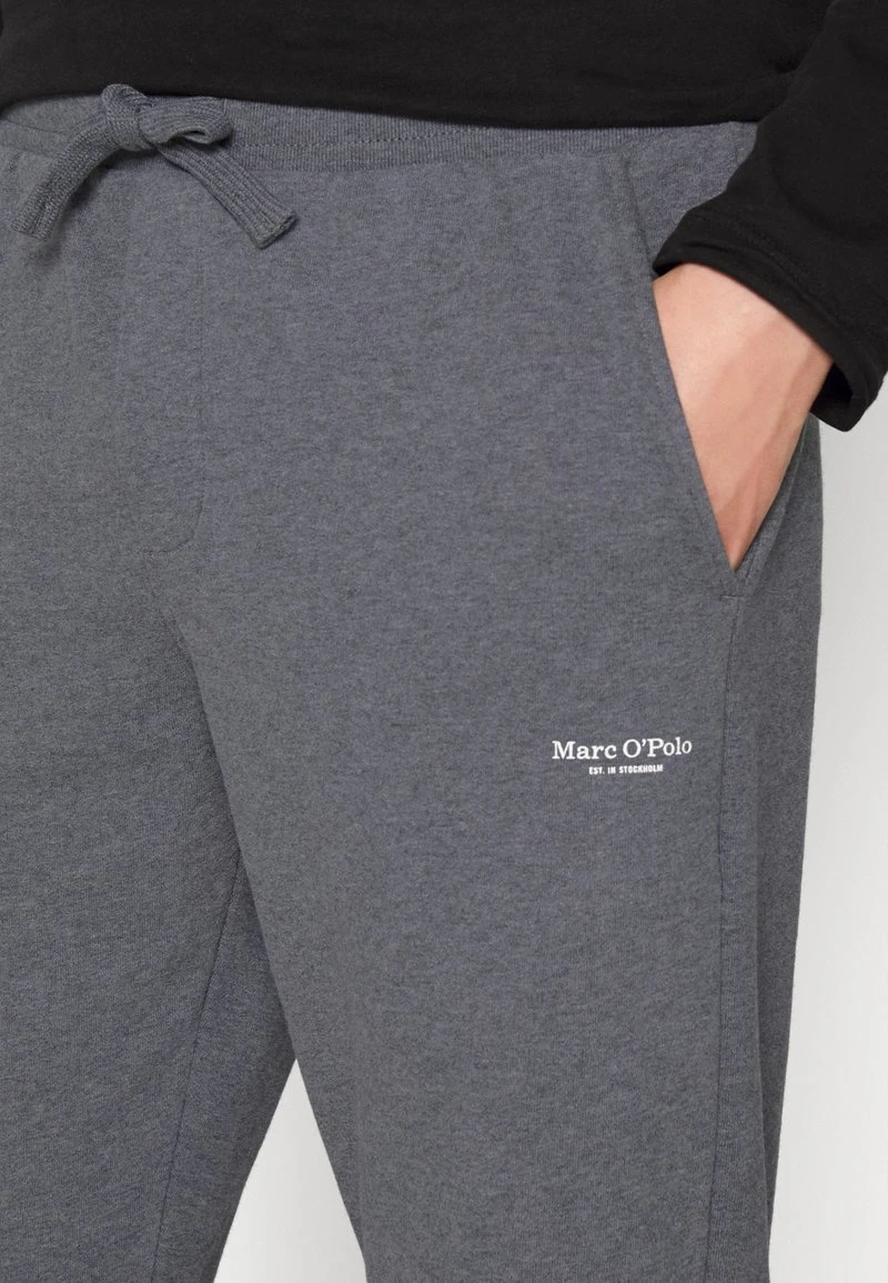 Marc O'Polo PANTS FRONT AND BACK POCKETS - Jogginghose - Nordic Grey Melange | Herren 5 Marc O'Polo PANTS FRONT AND BACK POCKETS - Jogginghose - Nordic Grey Melange | Herren – Bild 5