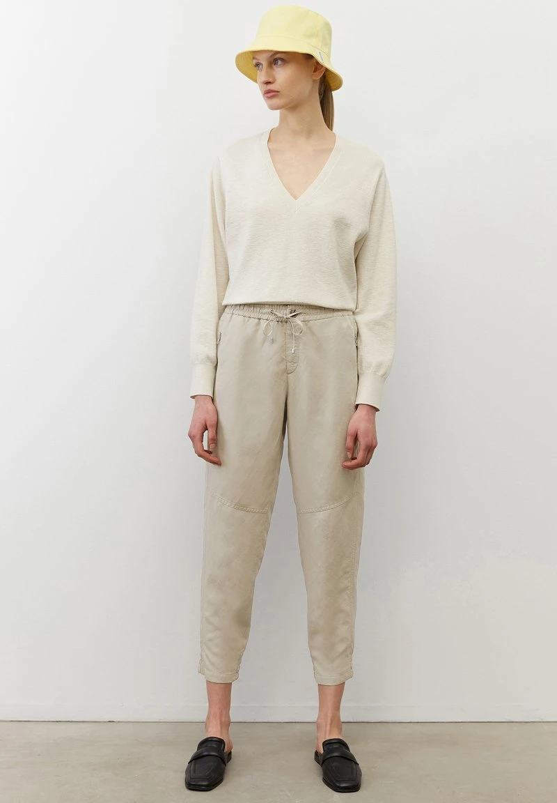 Marc O'Polo TRAVEL LONTTA - Stoffhose - Herbal Steam | Damen 2 Marc O'Polo TRAVEL LONTTA - Stoffhose - Herbal Steam | Damen – Bild 2