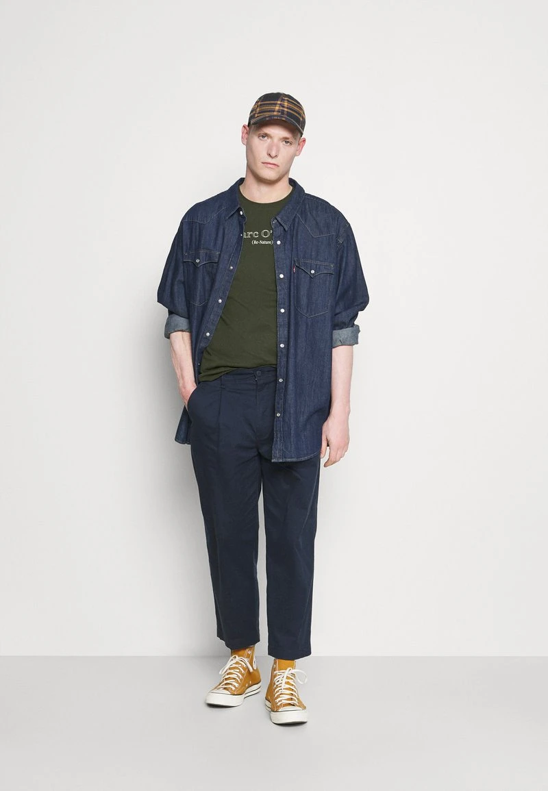 Marc O'Polo Herren SHORT SLEEVE CREW NECK ARTWORK ON CHEST - T-Shirt Print - Burnt Leaf 2 Marc O'Polo Herren SHORT SLEEVE CREW NECK ARTWORK ON CHEST - T-Shirt Print - Burnt Leaf – Bild 2