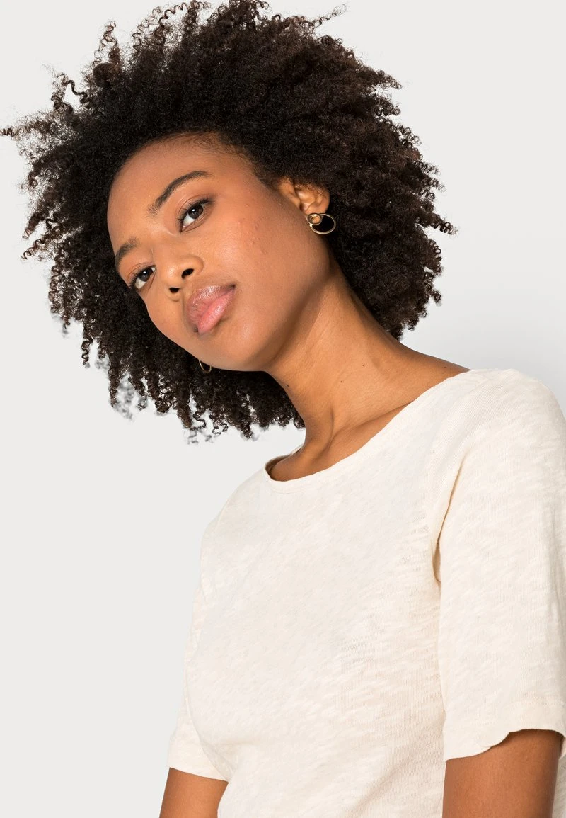 Marc O'Polo SHORT SLEEVE BOAT NECK - T-Shirt Basic - Dusty Field | Damen 5 Marc O'Polo SHORT SLEEVE BOAT NECK - T-Shirt Basic - Dusty Field | Damen – Bild 5