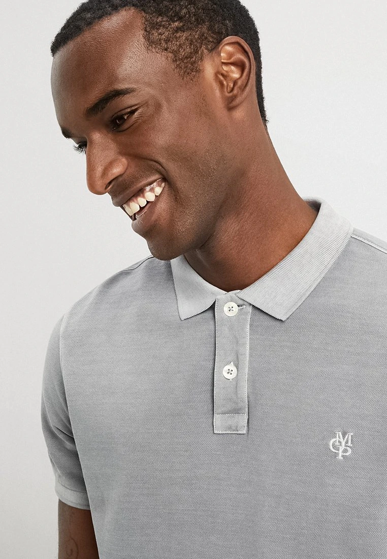 Marc O'Polo Herren SHORT SLEEVE BUTTON PLACKET - Poloshirt - Light Grey 5 Marc O'Polo Herren SHORT SLEEVE BUTTON PLACKET - Poloshirt - Light Grey – Bild 5