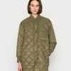 Marc O'Polo Damen COAT DIAMOND QUILTING FRONT ZIPPER WITH PRESSBUTTONS - Kurzmantel - Olive Grove