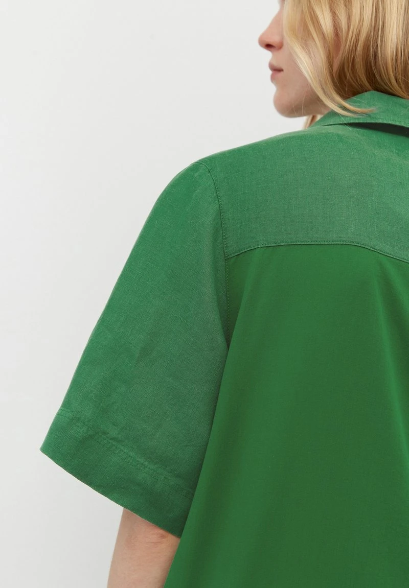Marc O'Polo WAISTED POLO SHAPE SHORT SLEEVE PATCHED - Hemdbluse - Preppy Green | Damen 3 Marc O'Polo WAISTED POLO SHAPE SHORT SLEEVE PATCHED - Hemdbluse - Preppy Green | Damen – Bild 3
