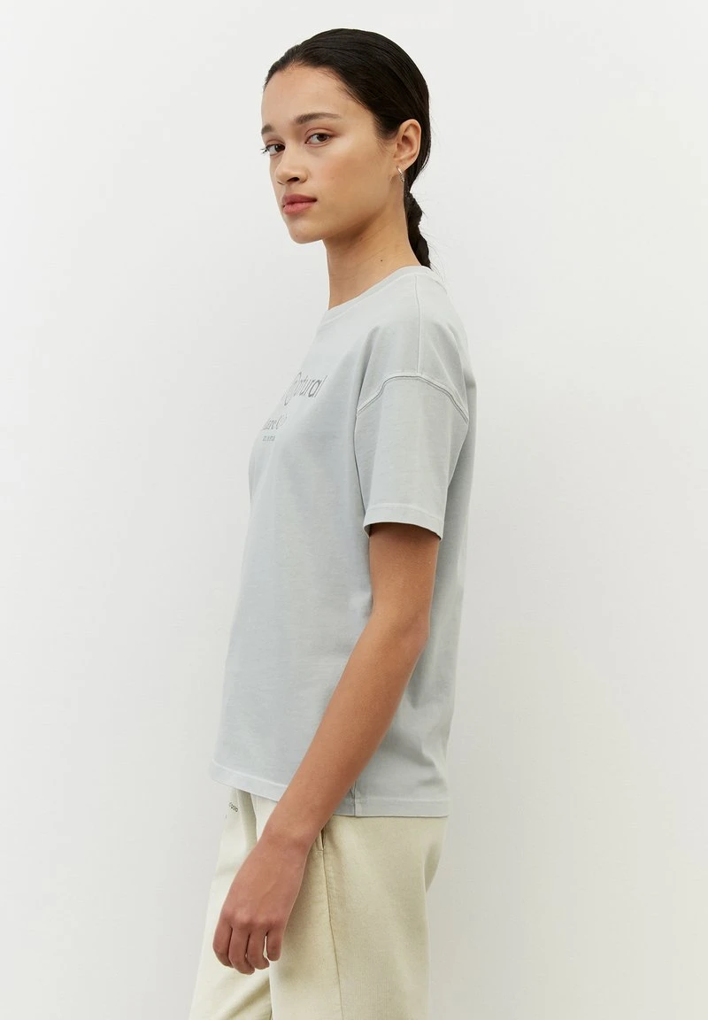 Marc O'Polo MIT ERDPIGMENTEN GEFÄRBT - T-Shirt Print - Morning Dew | Damen 4 Marc O'Polo MIT ERDPIGMENTEN GEFÄRBT - T-Shirt Print - Morning Dew | Damen – Bild 4