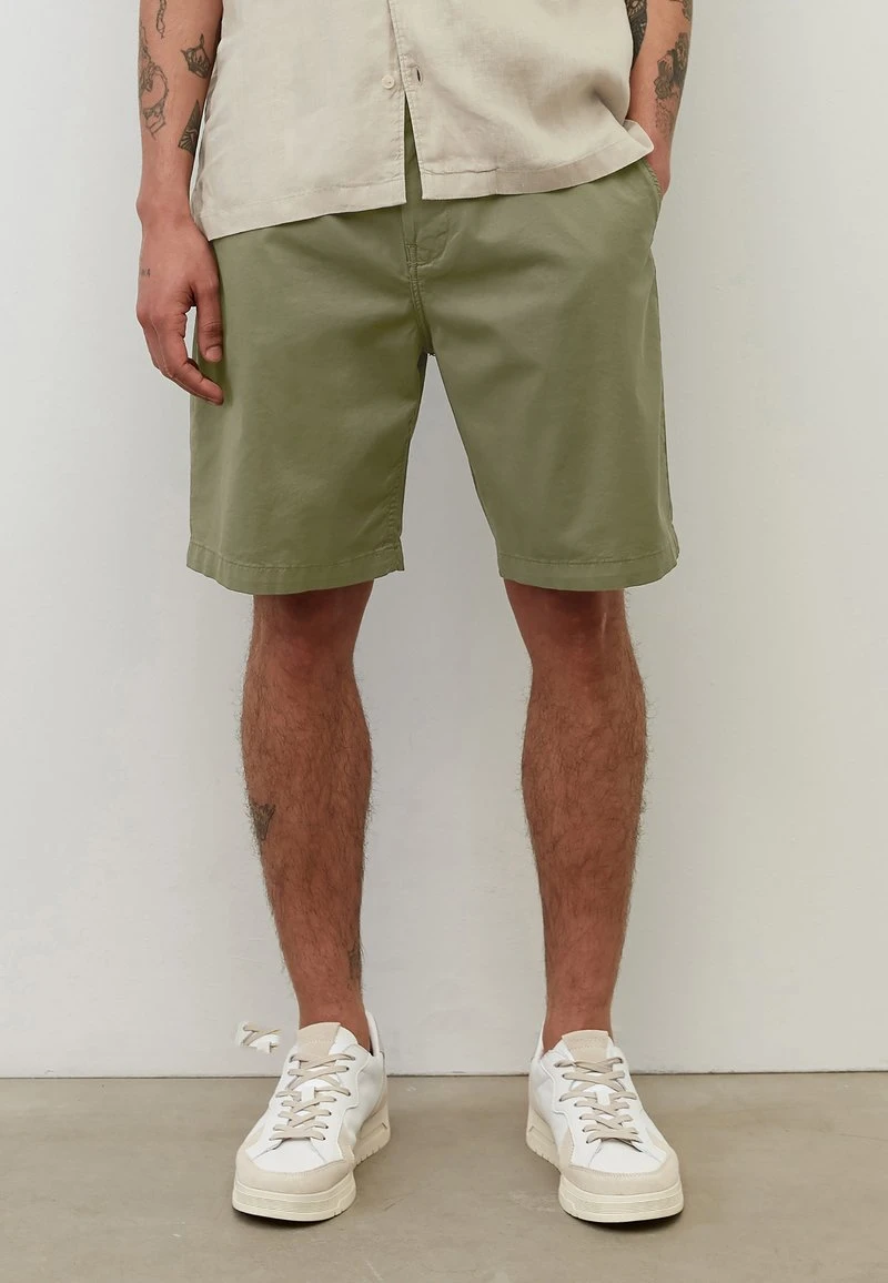 Marc O'Polo EKSJÖ - Shorts - Olive | Herren 2 Marc O'Polo EKSJÖ - Shorts - Olive | Herren – Bild 2