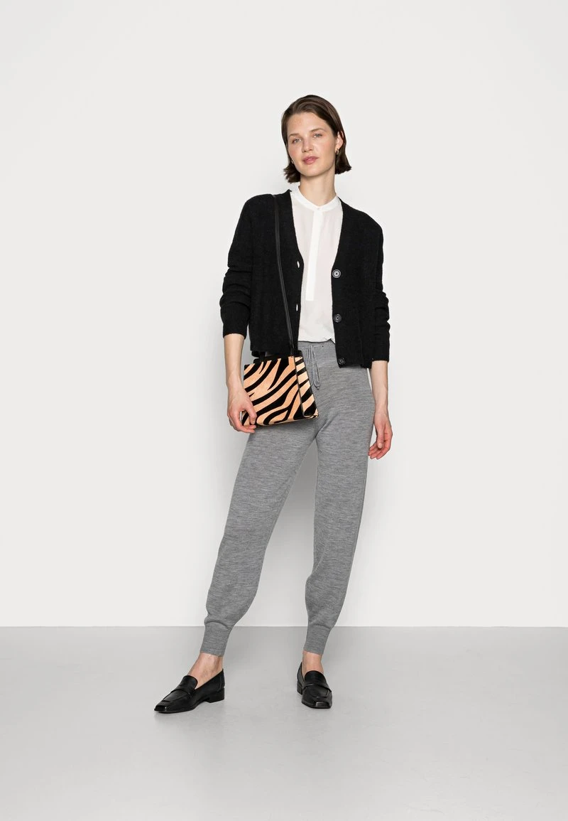 Marc O'Polo CARDIGAN LONGSLEEVE V-NECK BUTTON CLOSURE HALF-CARDIGAN STIT - Strickjacke - Black | Damen 2 Marc O'Polo CARDIGAN LONGSLEEVE V-NECK BUTTON CLOSURE HALF-CARDIGAN STIT - Strickjacke - Black | Damen – Bild 2