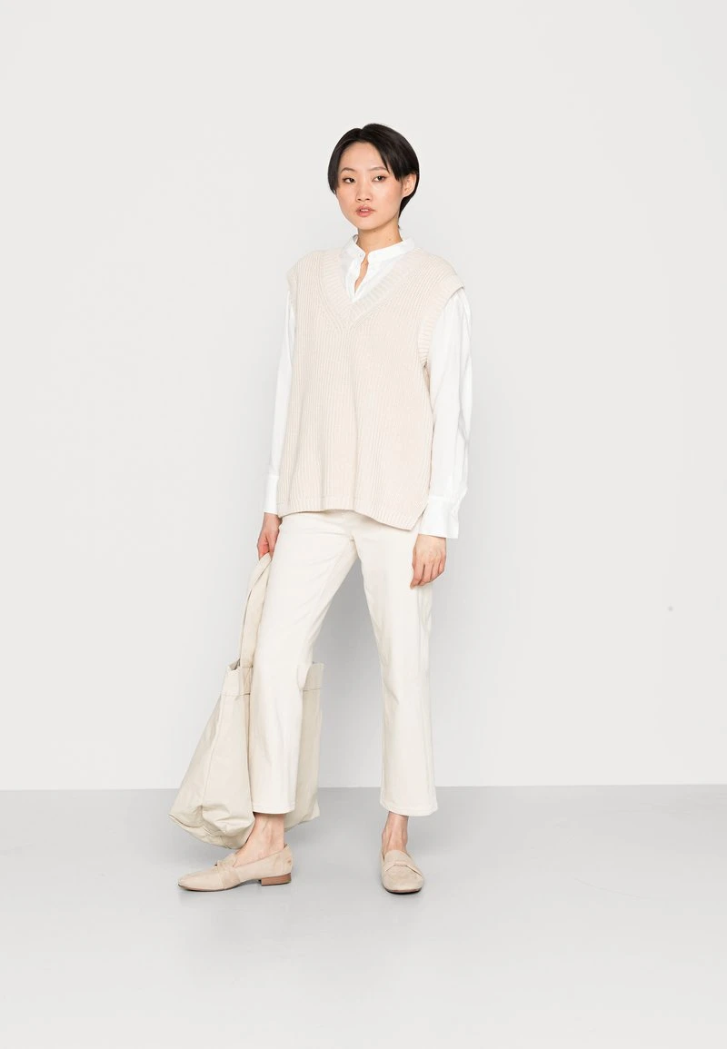 Marc O'Polo Damen BLOUSE LONG SLEEVE STAND UP COLLAR BUTTON PLACKET - Bluse - Salty White 2 Marc O'Polo Damen BLOUSE LONG SLEEVE STAND UP COLLAR BUTTON PLACKET - Bluse - Salty White – Bild 2