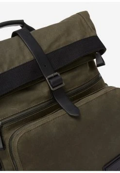 Marc O'Polo Herren AUS GEWACHSTER CANVAS-QUALITÄT - Tagesrucksack - Olive Green -Marc O'Polo Verkäufe a1b1294c51a14770b394eb611d46a372