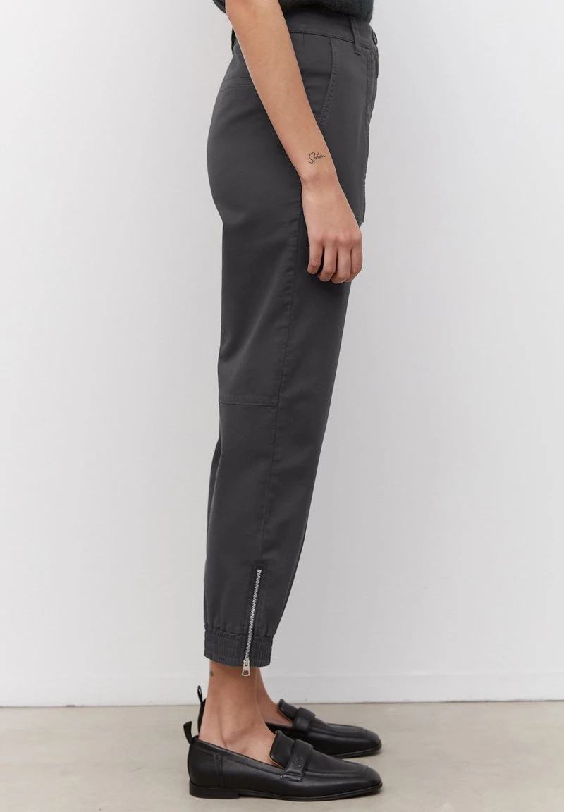 Marc O'Polo IM JOGGPANTS STIL AUS SOFTEM STRETCH - Stoffhose - Deep Sky | Damen 5 Marc O'Polo IM JOGGPANTS STIL AUS SOFTEM STRETCH - Stoffhose - Deep Sky | Damen – Bild 5
