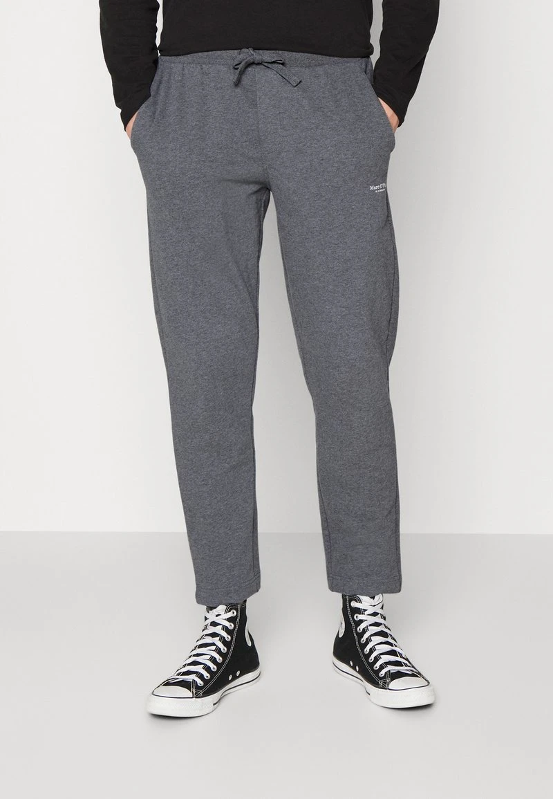 Marc O'Polo PANTS FRONT AND BACK POCKETS - Jogginghose - Nordic Grey Melange | Herren 1 Marc O'Polo PANTS FRONT AND BACK POCKETS - Jogginghose - Nordic Grey Melange | Herren