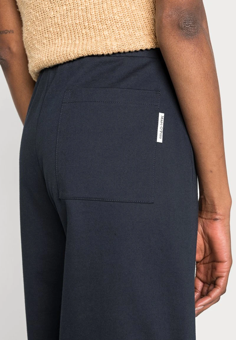 Marc O'Polo CULOTTE WIDE LEG - Jogginghose - Deep Blue Sea | Damen 5 Marc O'Polo CULOTTE WIDE LEG - Jogginghose - Deep Blue Sea | Damen – Bild 5