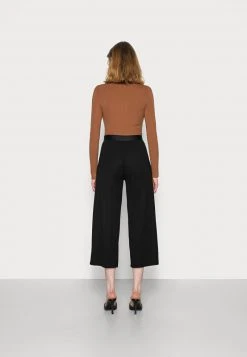 Marc O'Polo CULOTTE CROPPED LENGTH ELASTIC WAISTBAND AT BACK - Jogginghose - Black | Damen 7 Marc O'Polo CULOTTE CROPPED LENGTH ELASTIC WAISTBAND AT BACK - Jogginghose - Black | Damen -Marc O'Polo Verkäufe d62d5c886816447db28c7ddbf70b4ec1