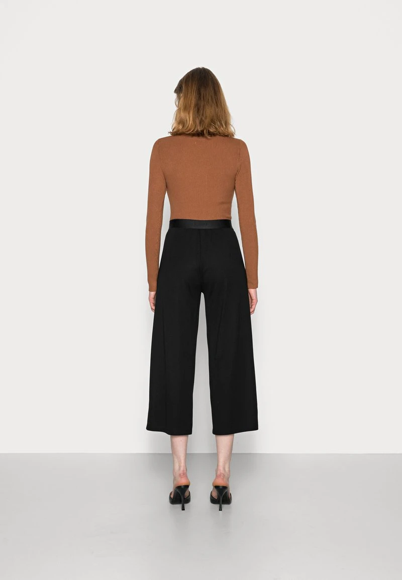 Marc O'Polo CULOTTE CROPPED LENGTH ELASTIC WAISTBAND AT BACK - Jogginghose - Black | Damen 3 Marc O'Polo CULOTTE CROPPED LENGTH ELASTIC WAISTBAND AT BACK - Jogginghose - Black | Damen – Bild 3