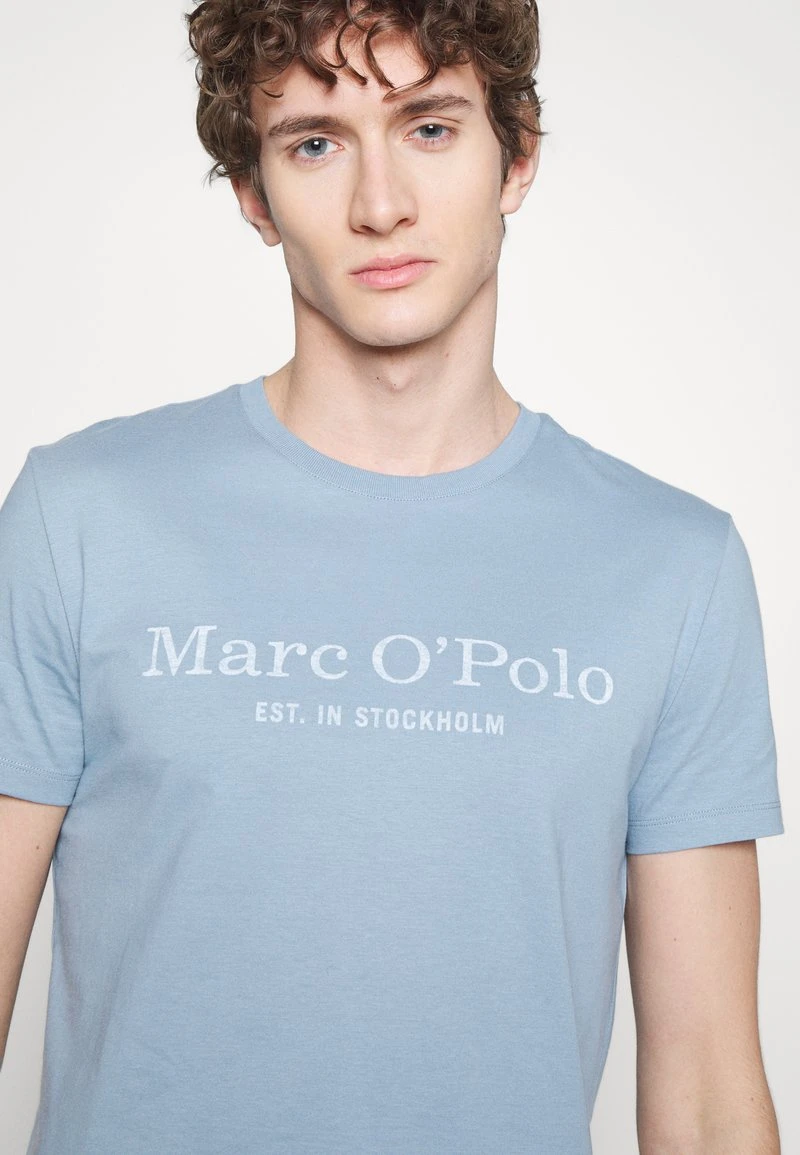 Marc O'Polo SHORT SLEEVE ROUND NECK CLASSIC - T-Shirt Print - Stormy Sea | Herren 6 Marc O'Polo SHORT SLEEVE ROUND NECK CLASSIC - T-Shirt Print - Stormy Sea | Herren – Bild 6