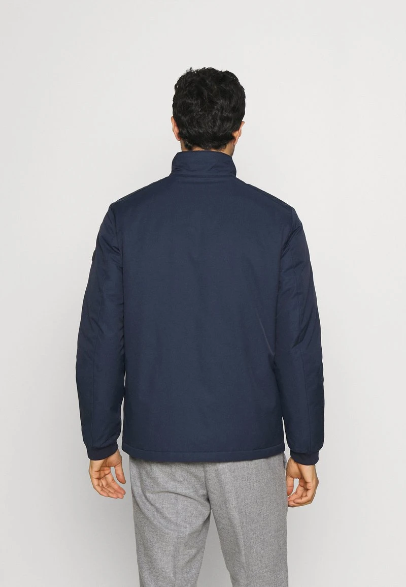 Marc O'Polo JACKET REGULAR FIT THERMORE PADDING STAND UP COLLAR - Übergangsjacke - Total Eclipse | Herren 3 Marc O'Polo JACKET REGULAR FIT THERMORE PADDING STAND UP COLLAR - Übergangsjacke - Total Eclipse | Herren – Bild 3