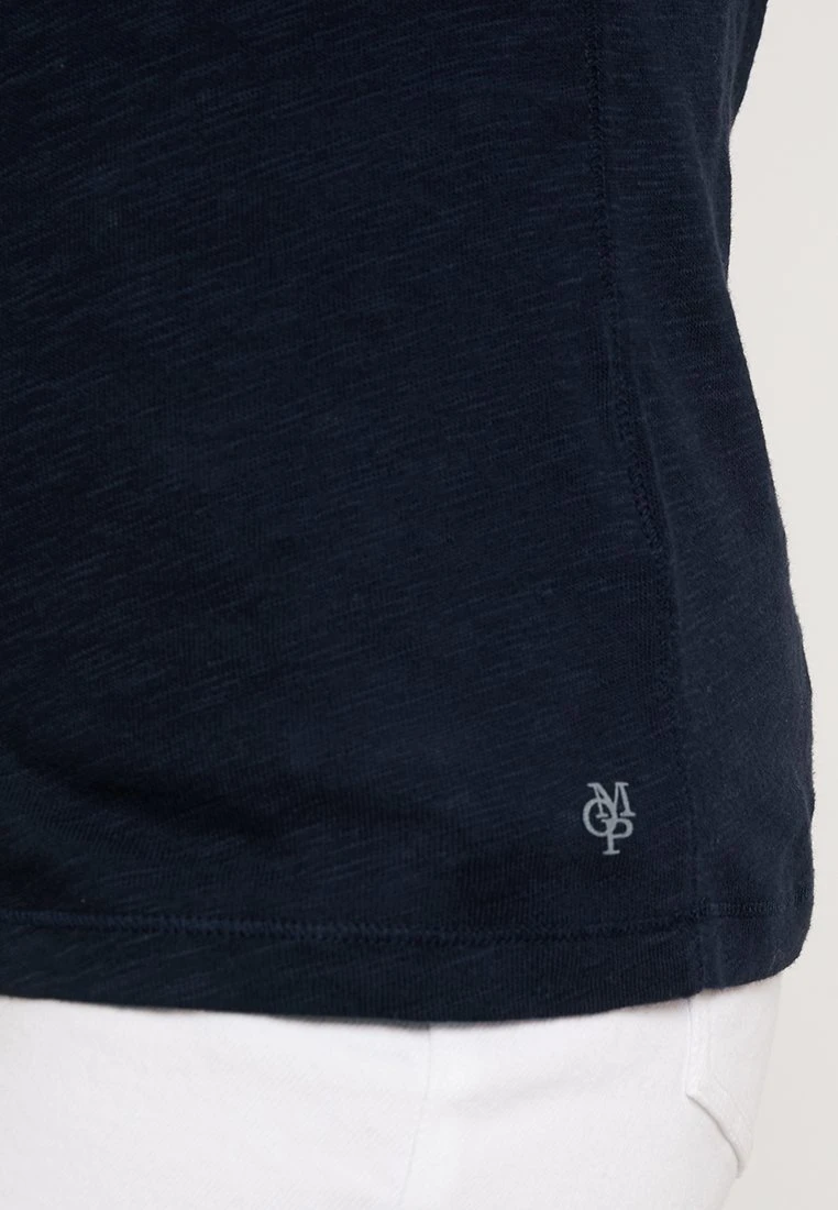 Marc O'Polo SHORT SLEEVE BOAT NECK - T-Shirt Basic - Manic Midnight | Damen 5 Marc O'Polo SHORT SLEEVE BOAT NECK - T-Shirt Basic - Manic Midnight | Damen – Bild 5