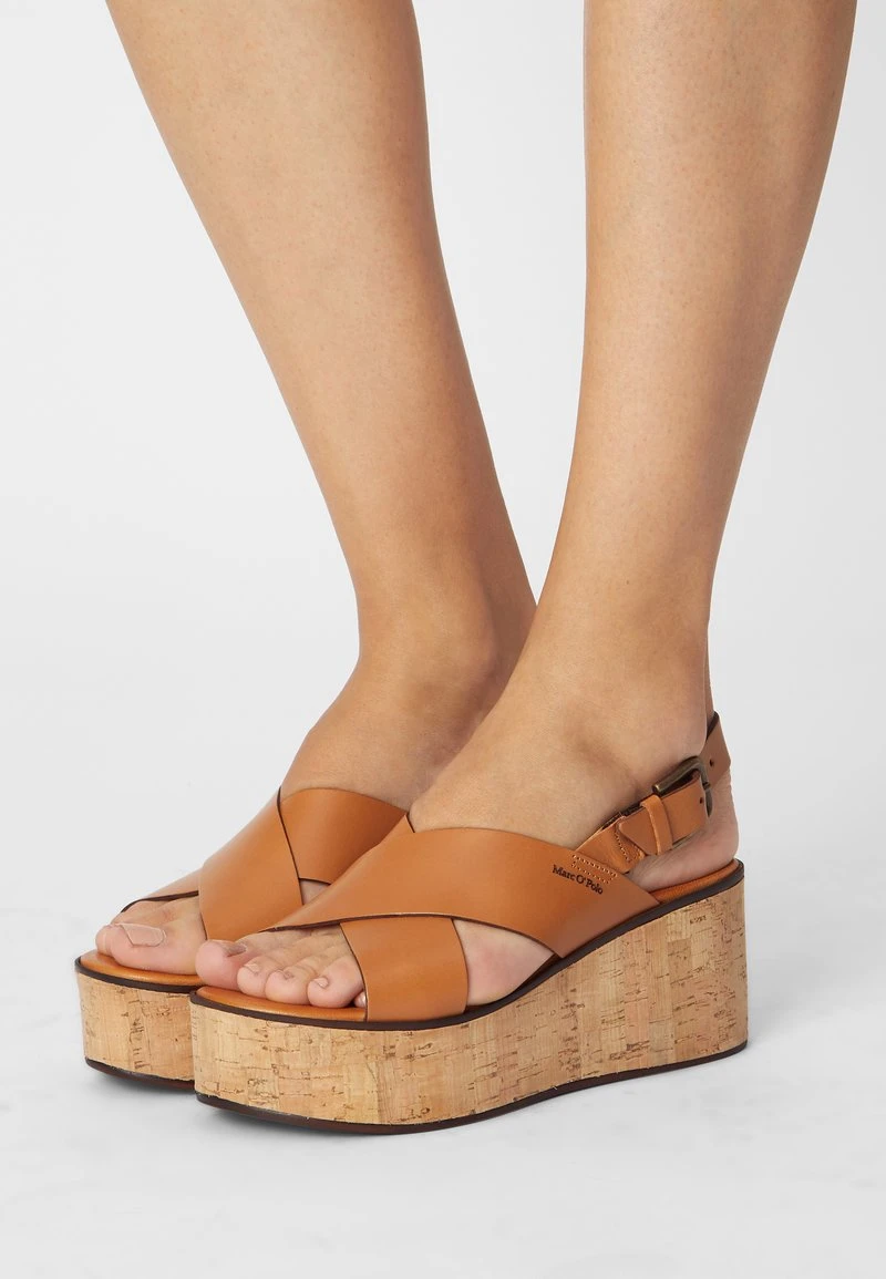 Marc O'Polo CLAUDIA - Keilsandalette - Cognac | Damen 1 Marc O'Polo CLAUDIA - Keilsandalette - Cognac | Damen