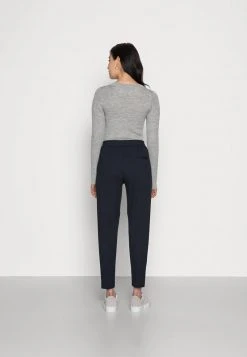 Marc O'Polo PANTS LONTTA FIT ANKLE LENGTH CUTLINES ZIPPER POCKETS - Jogginghose - Deep Blue Sea | Damen 7 Marc O'Polo PANTS LONTTA FIT ANKLE LENGTH CUTLINES ZIPPER POCKETS - Jogginghose - Deep Blue Sea | Damen -Marc O'Polo Verkäufe e72baf81deea47c7826e1a4ea77fc9ff