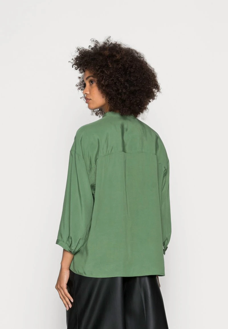 Marc O'Polo BLOUSE STAND UP COLLAR BUTTON THROUGH - Bluse - Meadow Grass | Damen 4 Marc O'Polo BLOUSE STAND UP COLLAR BUTTON THROUGH - Bluse - Meadow Grass | Damen – Bild 4