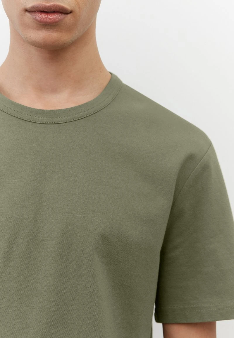 Marc O'Polo AUS HOCHWERTIGER - T-Shirt Basic - Olive | Herren 5 Marc O'Polo AUS HOCHWERTIGER - T-Shirt Basic - Olive | Herren – Bild 5